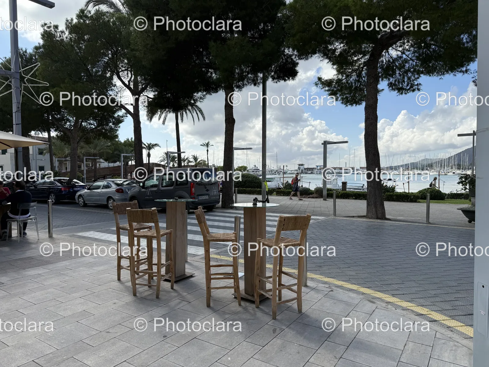 table-and-chairs-by-waterside-street.jpg