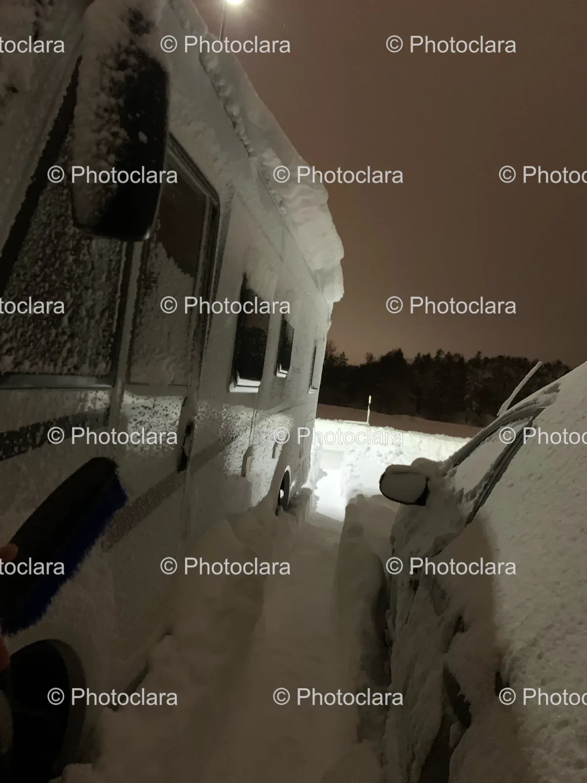 Car-in-Snowy-Area.jpg