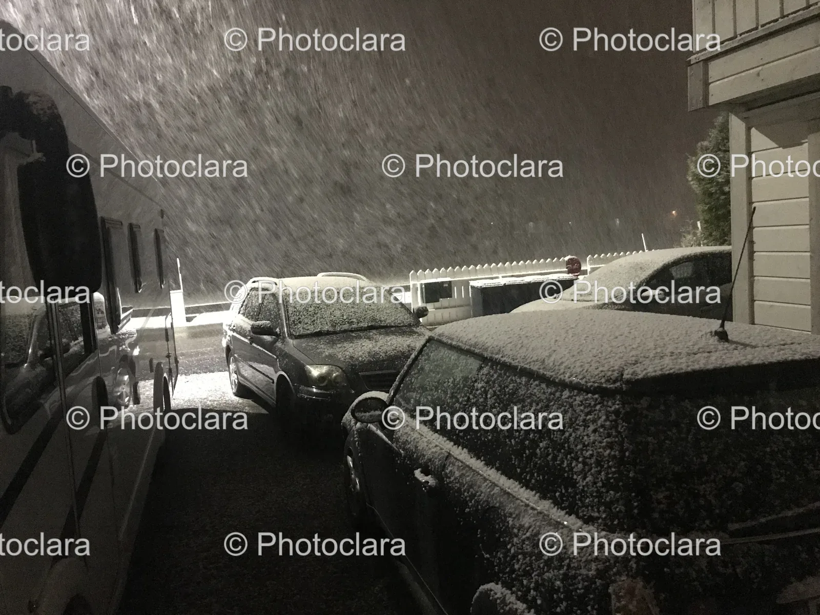 snow-covered-parked-cars-black-and-white.jpg