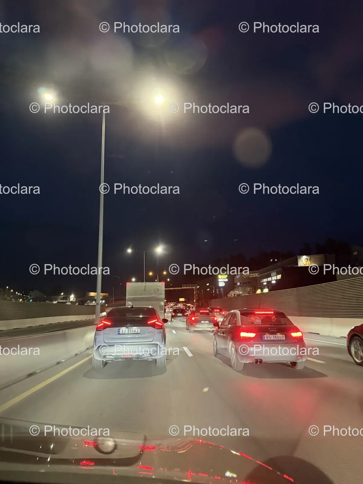 night-time-cars-on-the-road.jpg