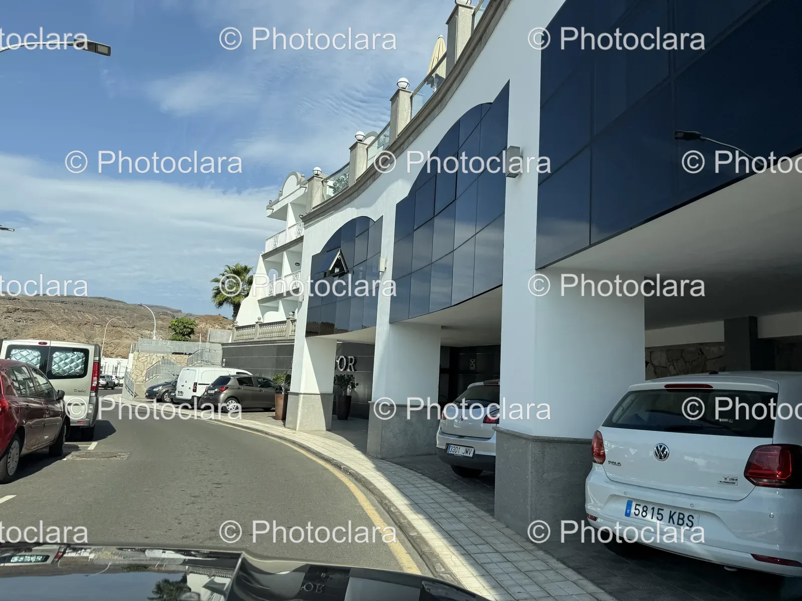 parked-cars-in-a-parking-lot.jpg