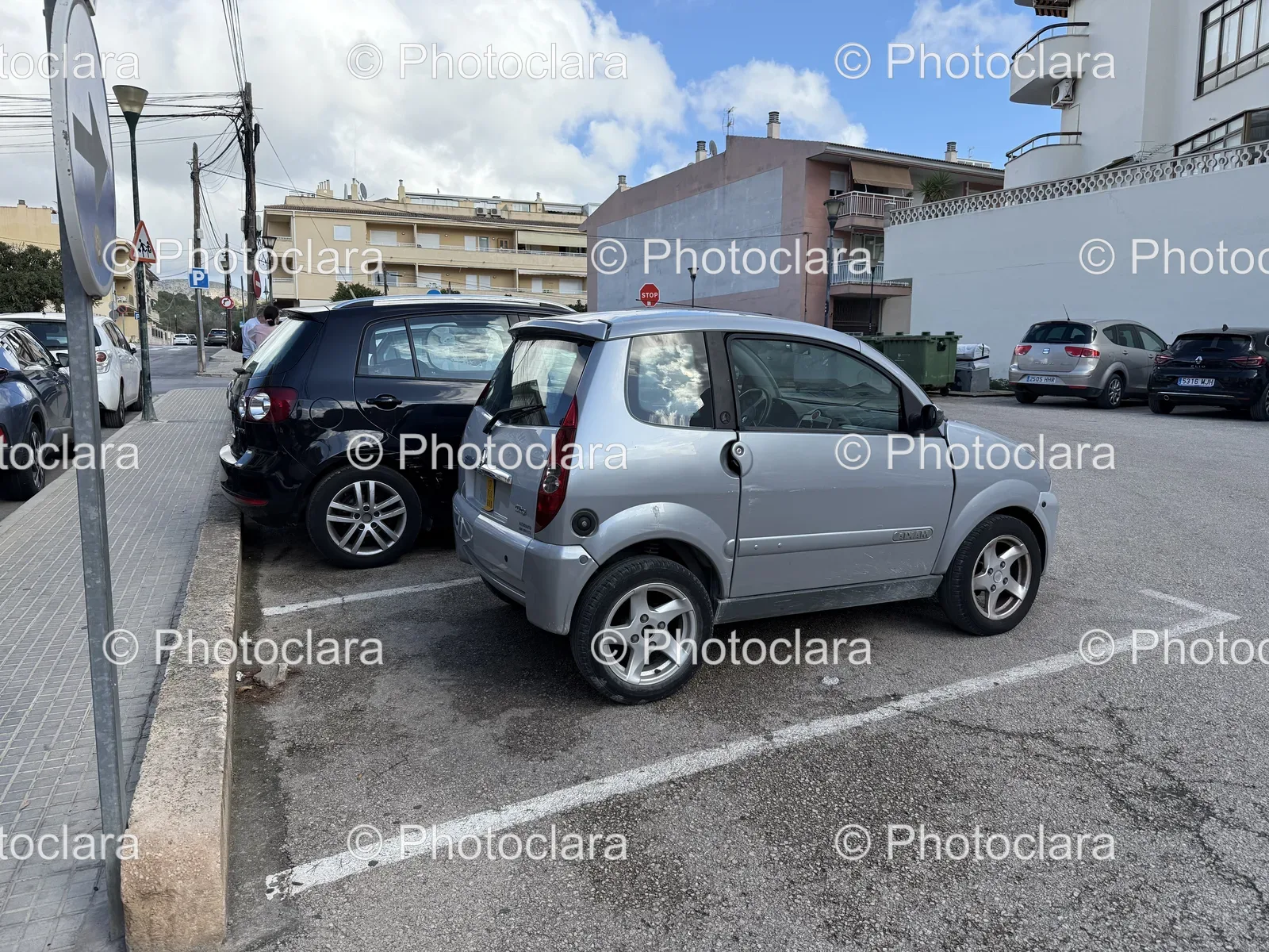 Parked-Cars-In-Parking-Lot.jpg