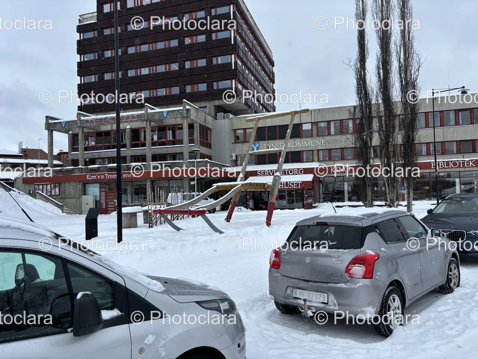 Parked-Cars-in-Snowy-Tynset.jpg