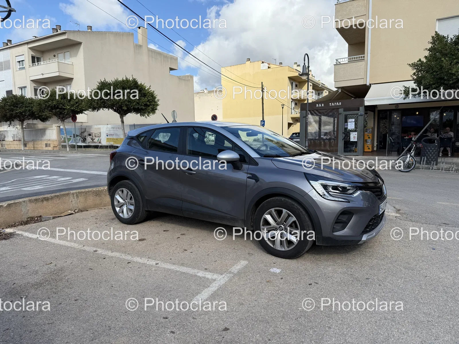 urban-parking-lot-modern-family-car.jpg