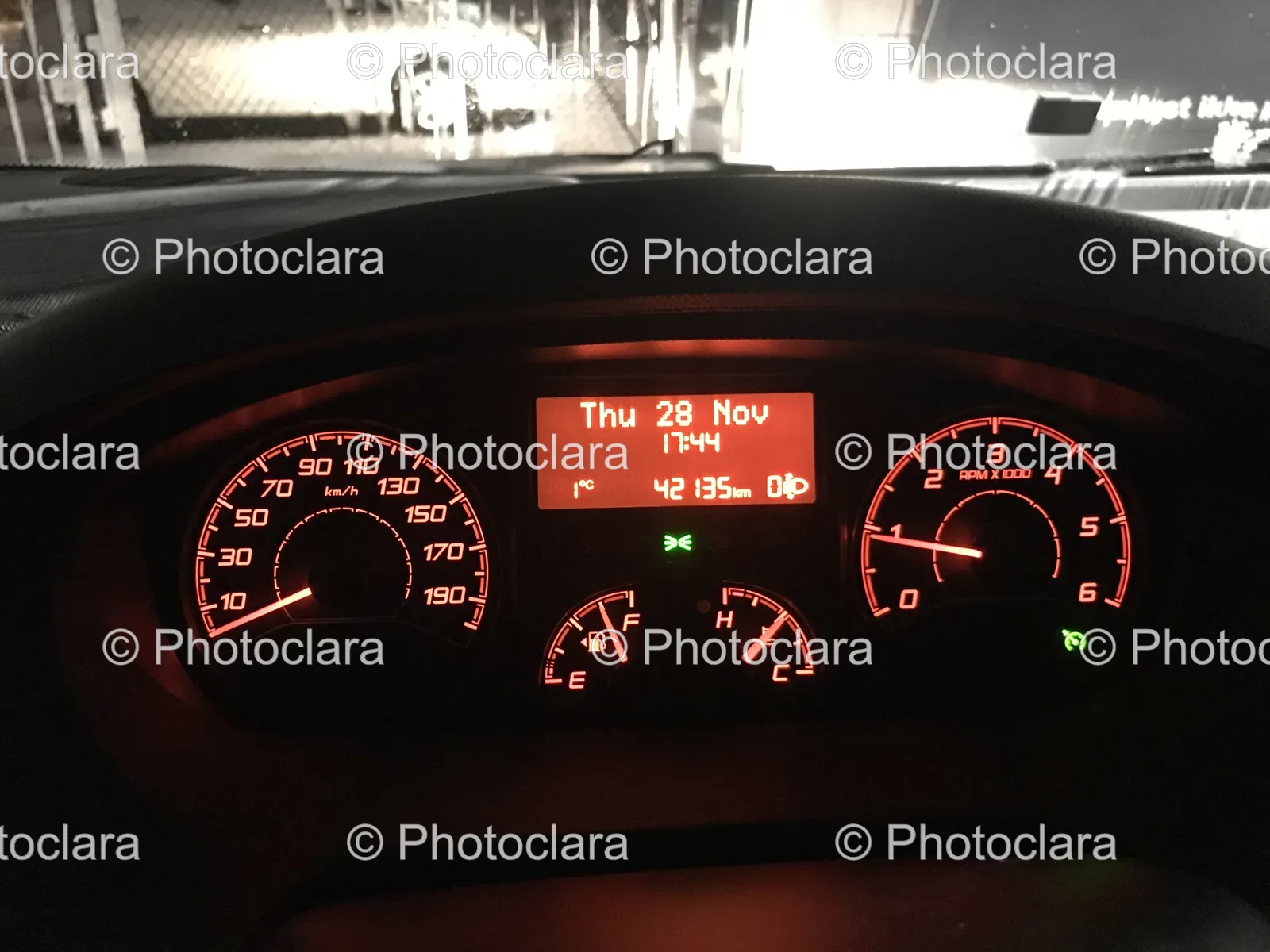 Car-Dashboard-with-Speedometer-and-Date-Display.jpg
