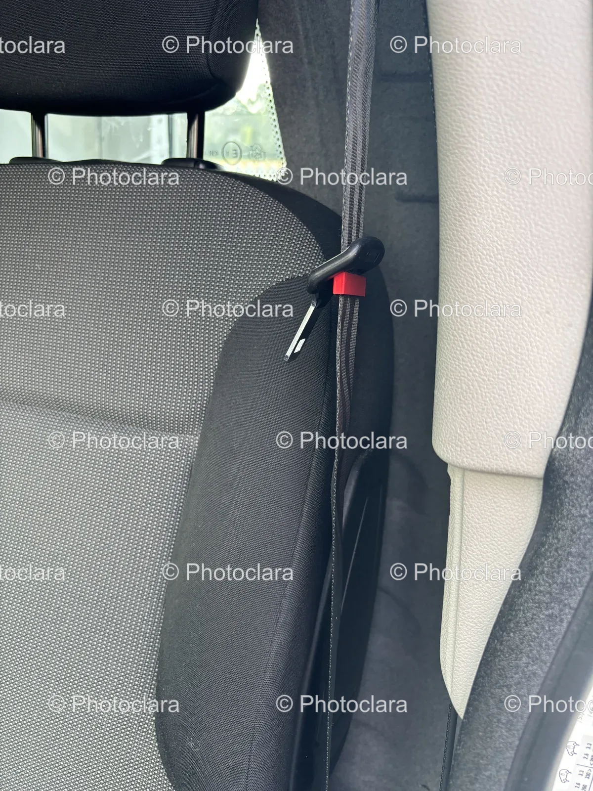 secured-car-seat-belt.jpg