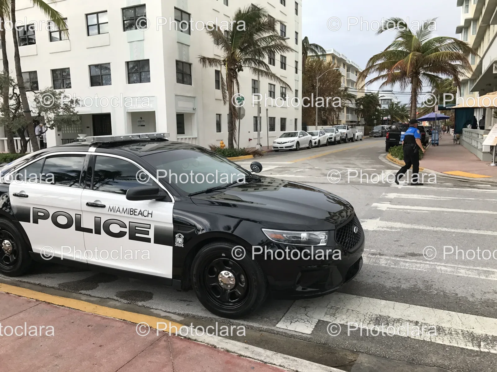 miami-beach-police-car-parked-on-street.jpg