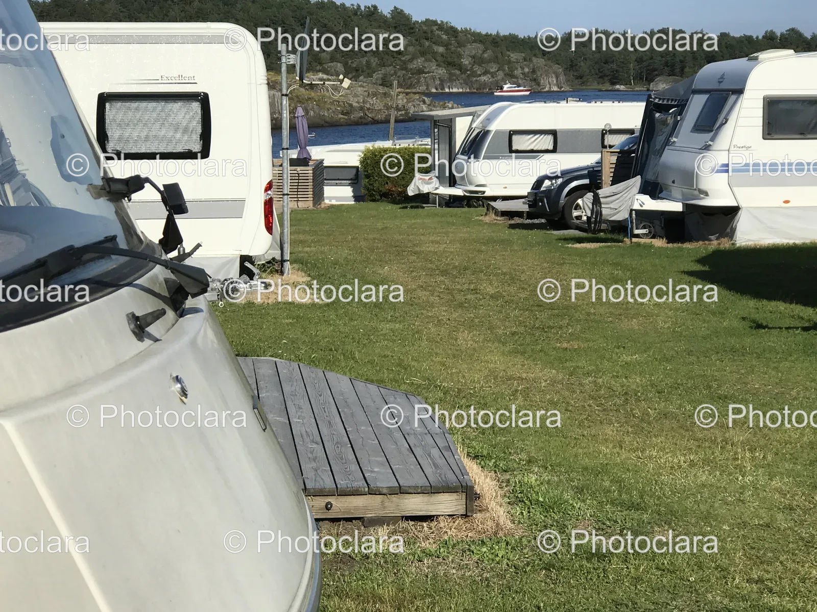 RVs-Parked-in-a-Row.jpg