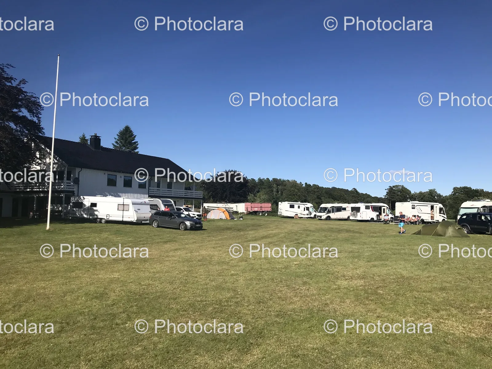 RVs-Parked-Scenic-Field.jpg