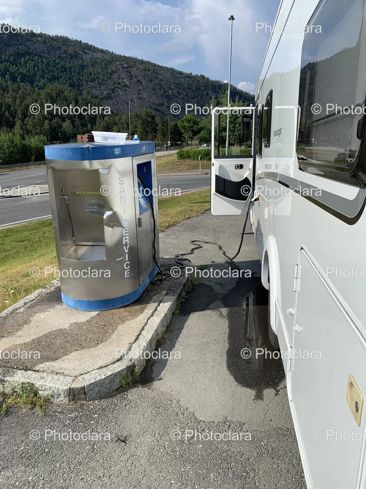 white-rv-parked-outdoors.jpg