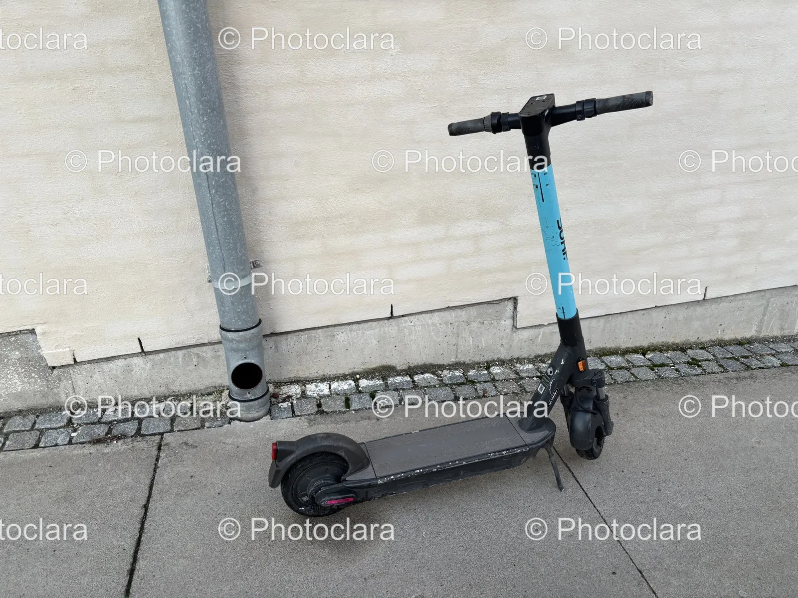Scooter-on-the-Sidewalk.jpg