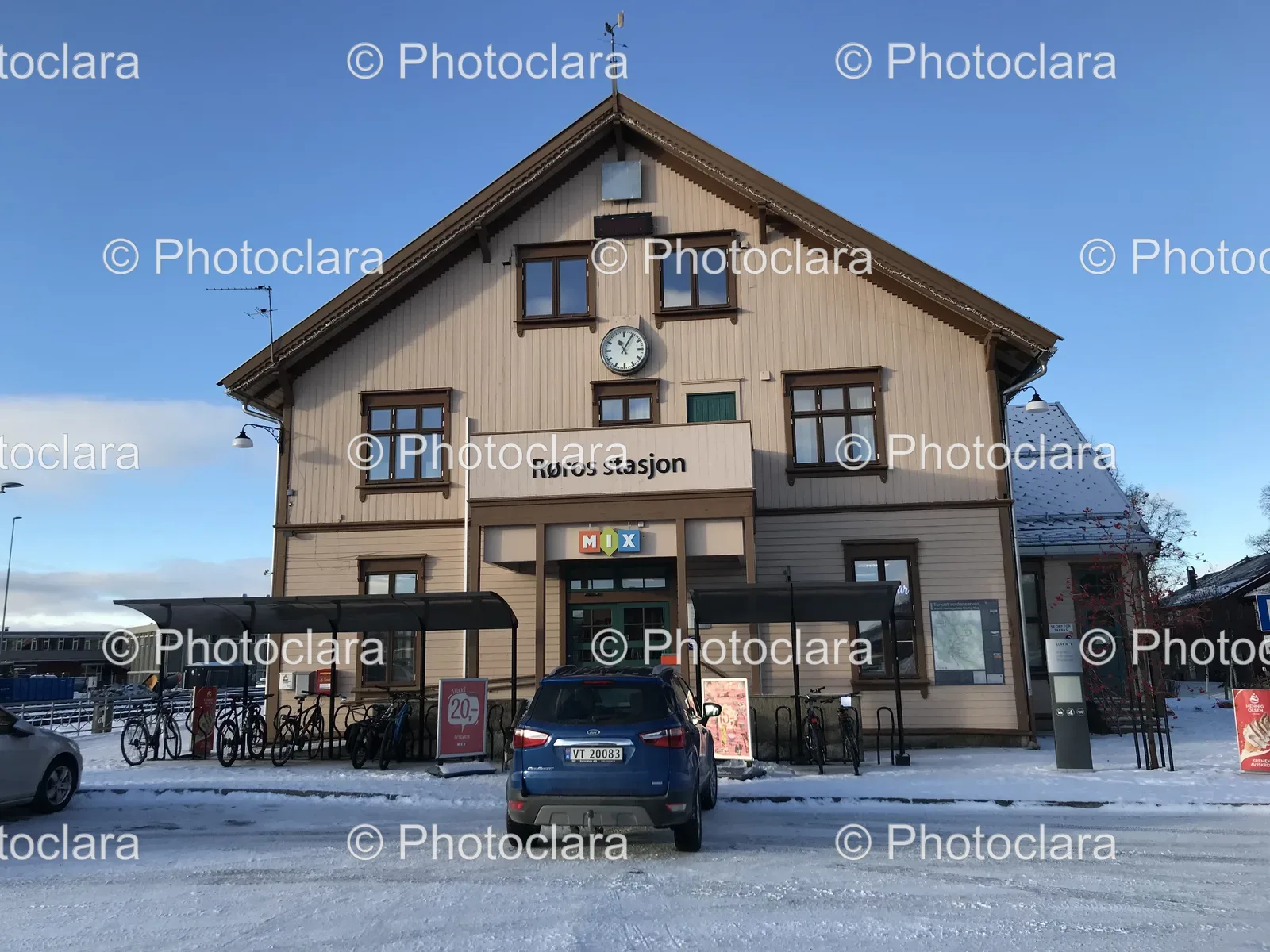 Car-Parked-Near-Roros-Station.jpg