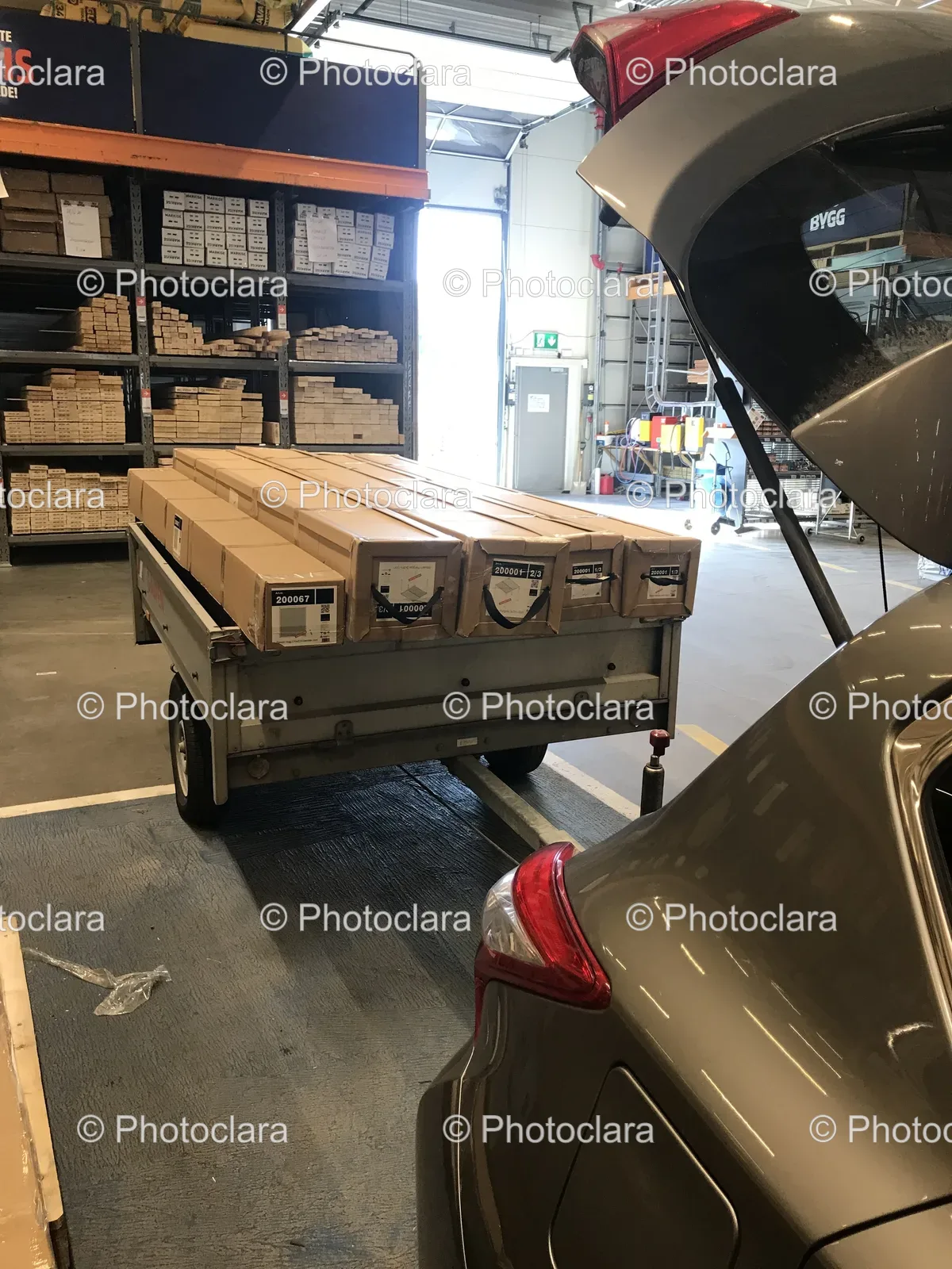 Car-Towing-Trailer-Full-of-Boxes.jpg