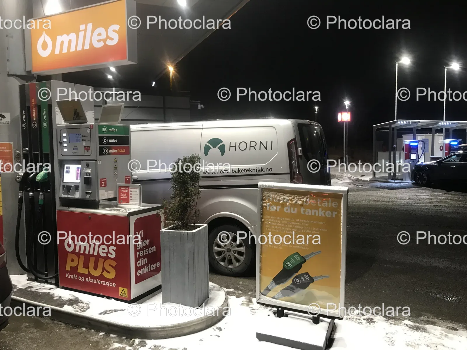 Truck-at-Gas-Station-at-Night.jpg