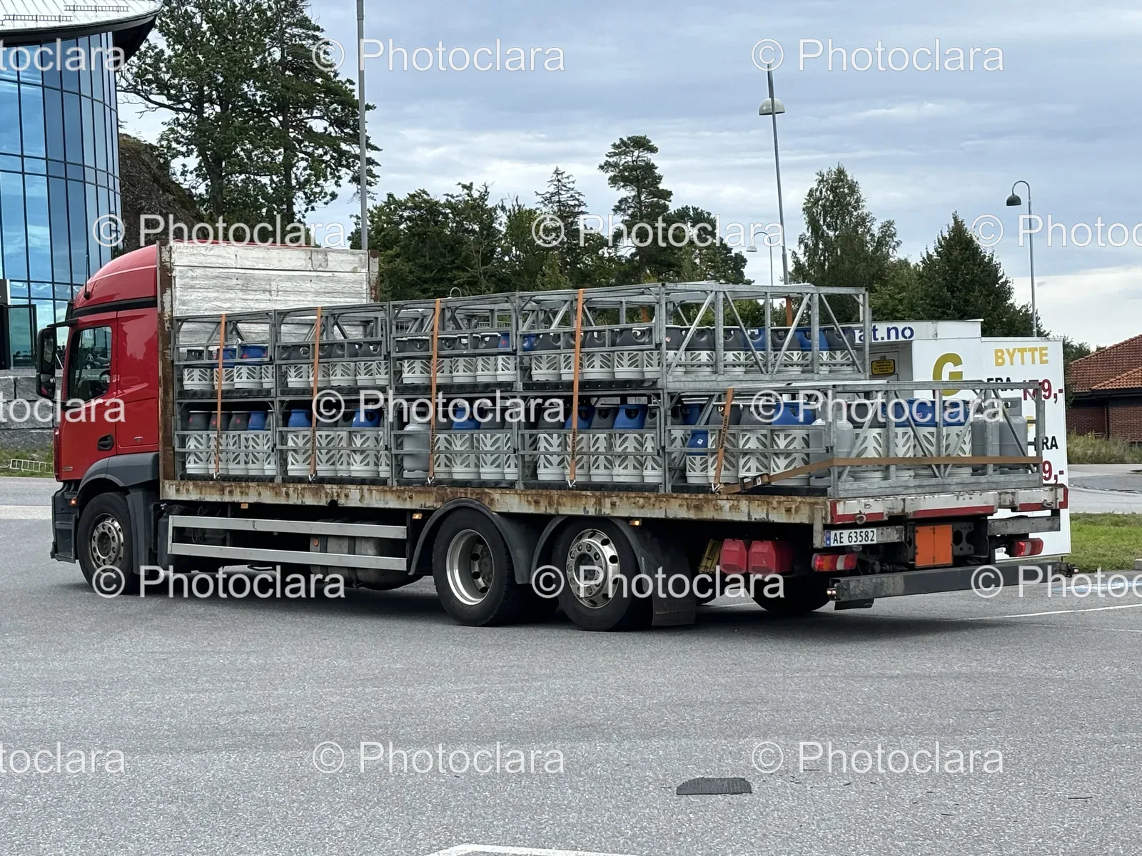 Truck-Loaded-with-Containers.jpg